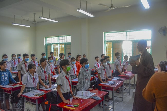 Tặng sách trường THCS Nguyễn Văn Bứa, Hóc Môn